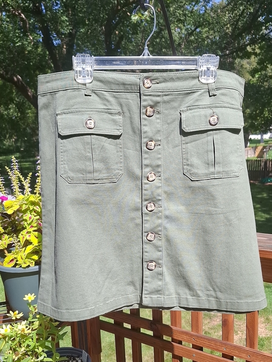 Democracy Dresses & Skirts - Democracy Olive Green Button-Front Skirt Sz 16